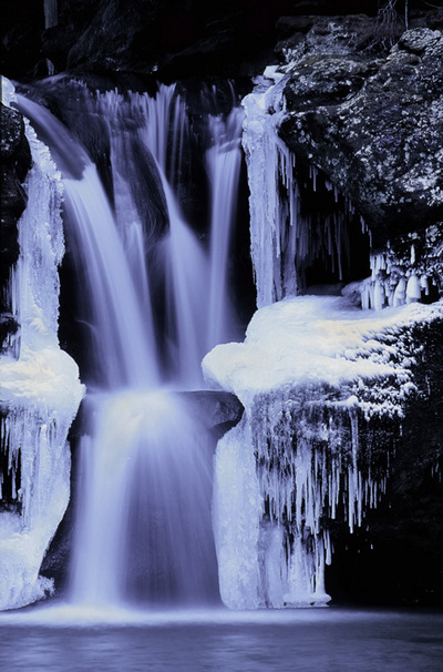 Hocking Hills frozen waterfall