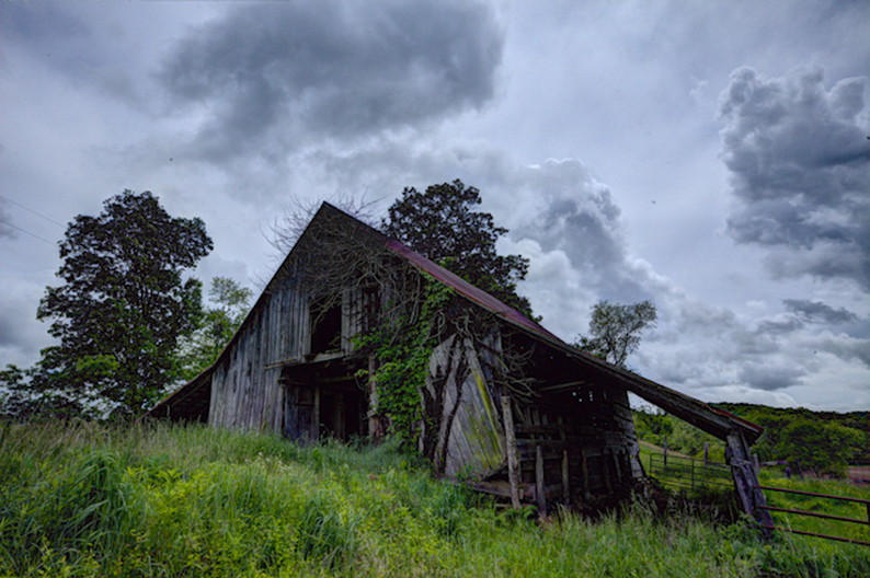 Ohio Barn on farmland Holmes County